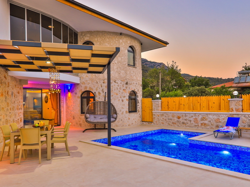  gece  -  Kasım
  | Seydikemer Karadere’de Hamamlı ve Isıtmalı Havuzlu Lüks Villa
